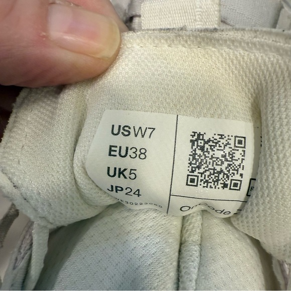 ON Running Cloudnova 2 All White Women's Running Shoes NEW Sz 7 - Picture 3 of 7